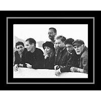 Affiche encadrée Noir et Blanc: Le Grand Bleu - Luc Besson et son équipe - 50x70 cm (Cadre Tucson)